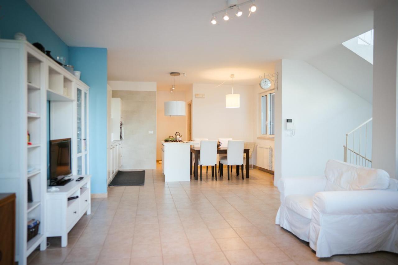 Prestigiosa Villa Con Piscina Condominiale Монополи Екстериор снимка